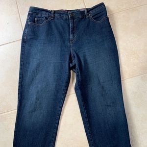 Gloria Vanderbilt straight jeans in size 16 Short